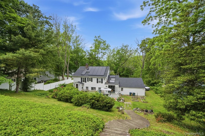 Welcome to this wonderful home, where comfort, elegance, and - photo 6