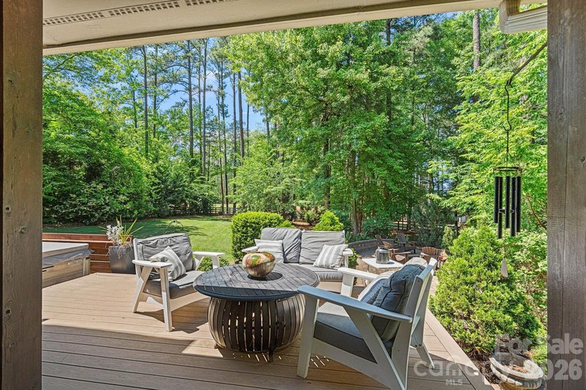 Welcome to 236 Tuskarora Trail, a show-stopping Mooresville - photo 35