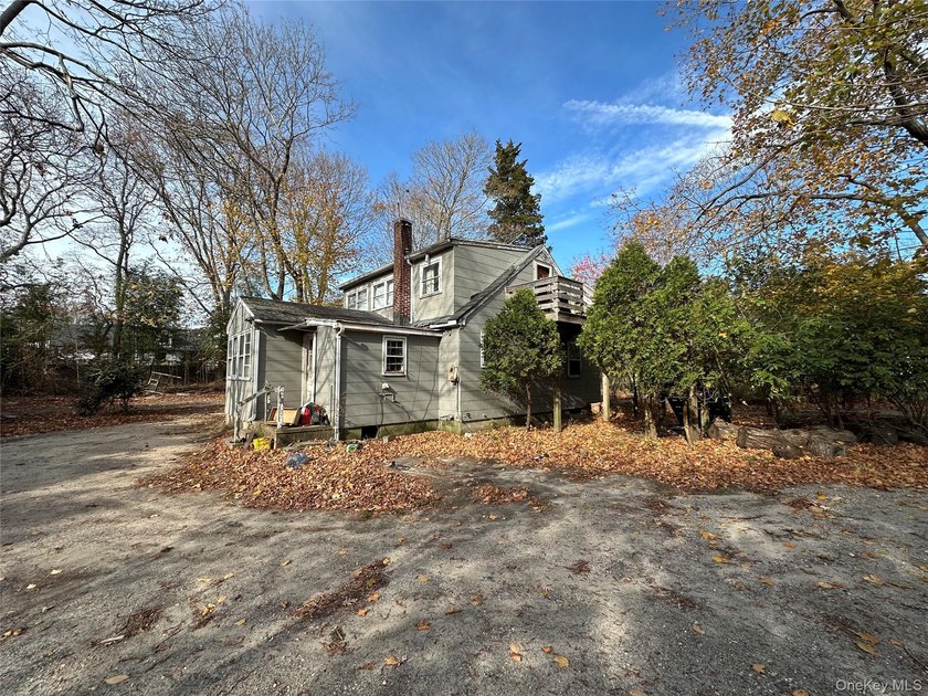 Redeveopment opportunity. Oversized lot in prime location close - photo 12