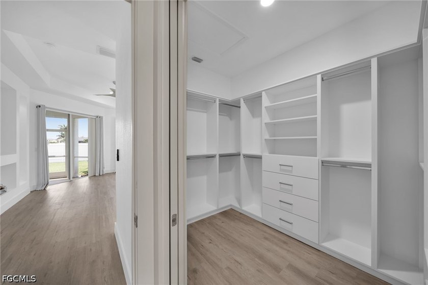 A MUST SEE IN PERSON!!!! Home offers nearly 2,200 sqft of living - photo 22