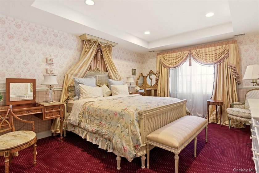 FLOWER HILL, ROSLYN | BRICK CENTER HALL COLONIAL. Located on a - photo 25