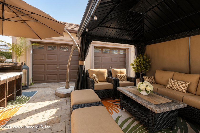 Welcome to this exceptional detached two-family residence where - photo 6