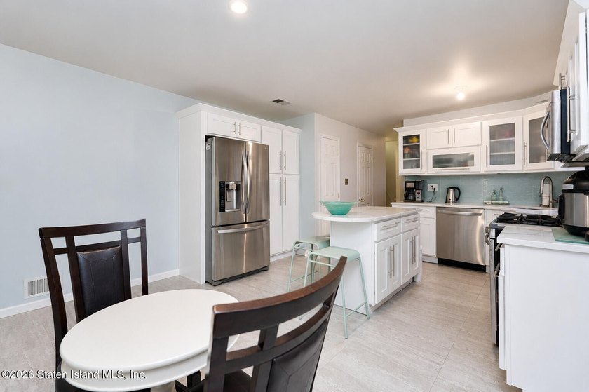 Welcome to 29 Natalie Court, an immaculate 4-bedroom, 3.5-bath - photo 6