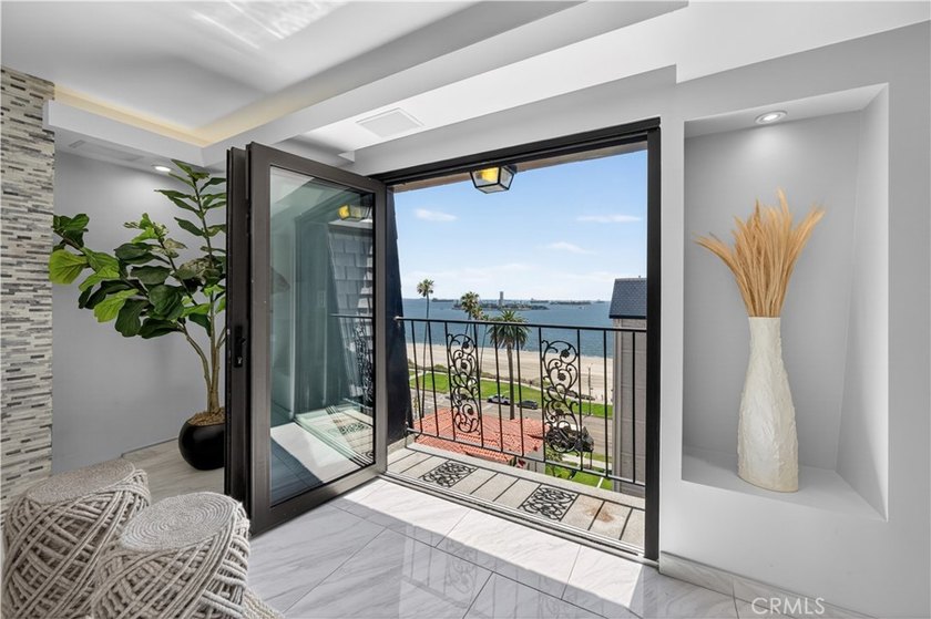 Amazing ocean views will take your breath away in this highly - photo 4