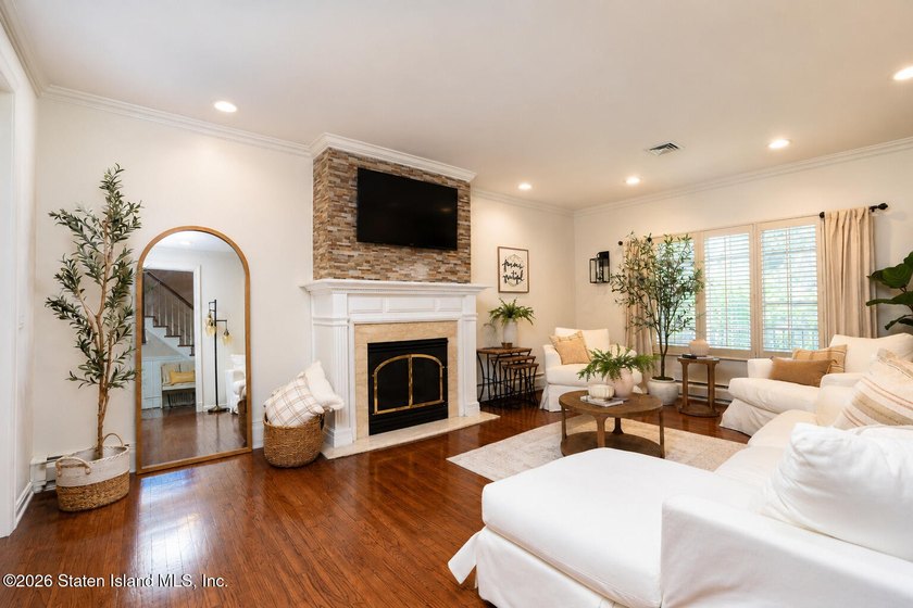 Located in the heart of Pleasant Plains, this beautifully - photo 9
