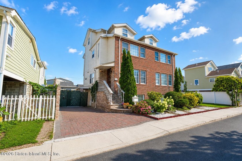 Welcome to this beautifully updated home in one of Staten - photo 3
