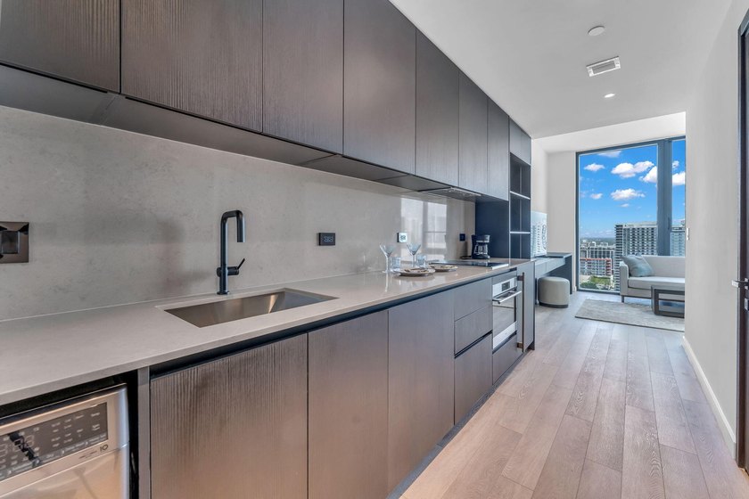 Great opportunity to purchase this fabulous condo. Owner is open - photo 12