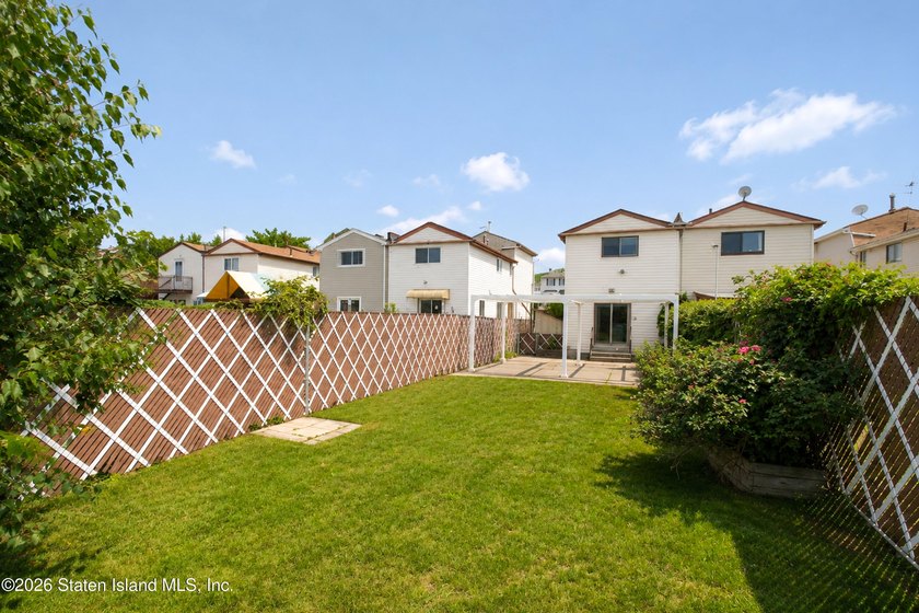 Welcome to 308 Travis Avenue, Staten Island, NY a beautifully - photo 6