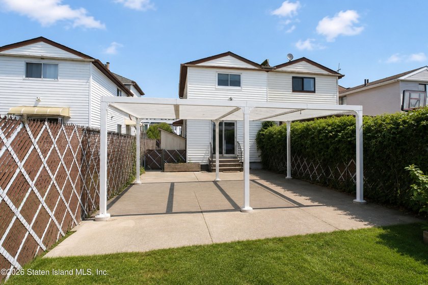Welcome to 308 Travis Avenue, Staten Island, NY a beautifully - photo 7