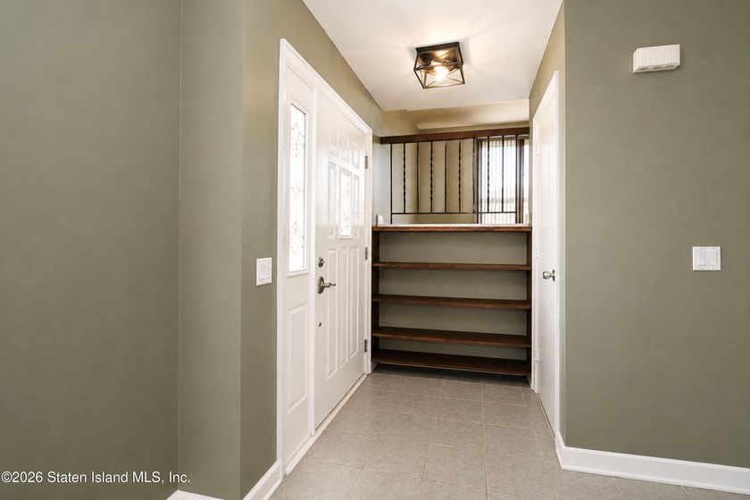 Welcome to 308 Travis Avenue, Staten Island, NY a beautifully - photo 9