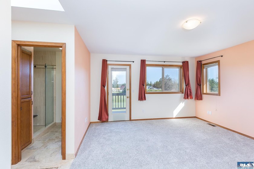 Beautifully appointed and thoughtfully upgraded, this Northwest - photo 33
