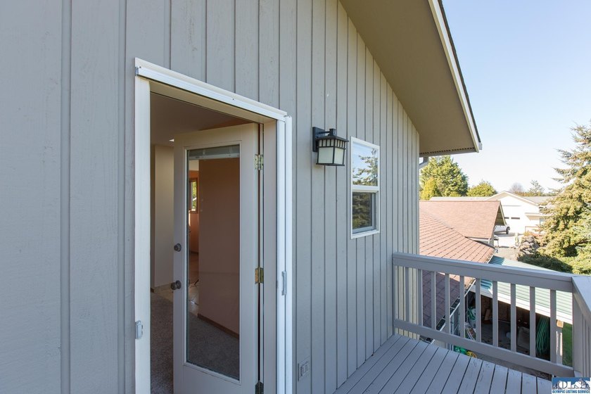 Beautifully appointed and thoughtfully upgraded, this Northwest - photo 34