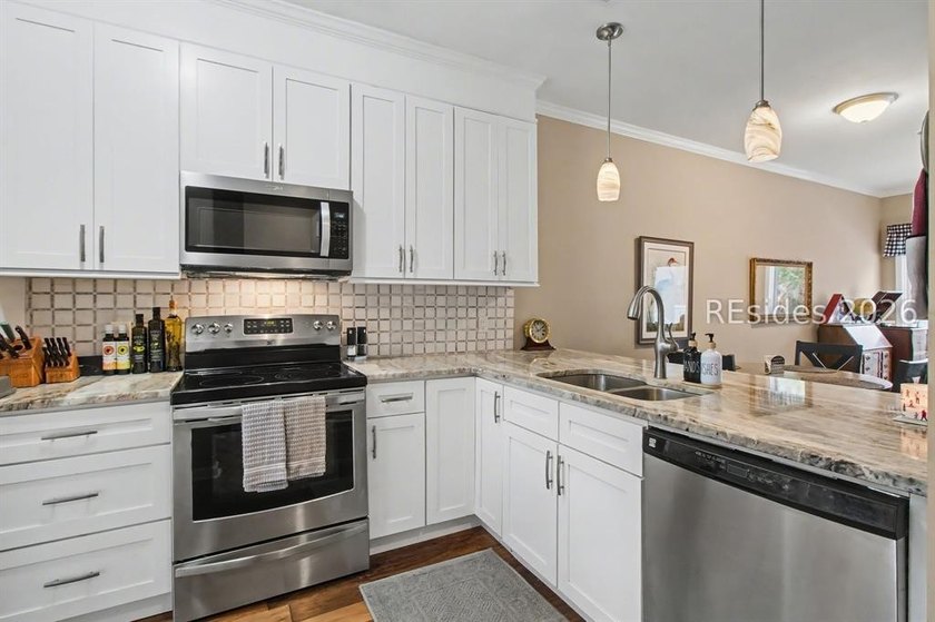 Welcome to this charming 2-bedroom, 2-bath townhome that - photo 4