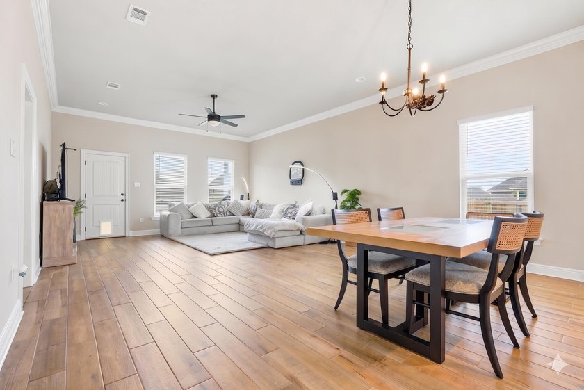Experience comfort and convenience in this meticulously - photo 9