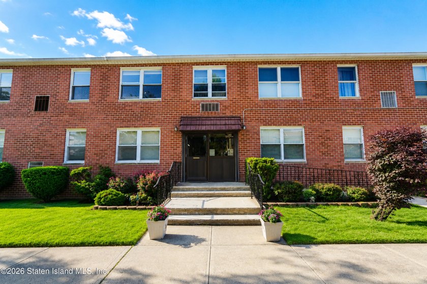 Welcome to this bright and beautifully updated second-floor - photo 2