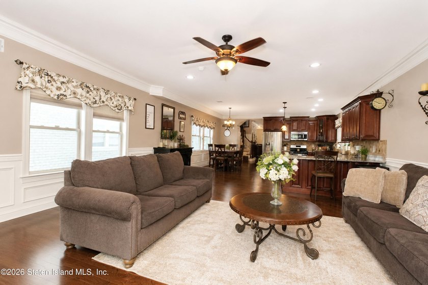 Custom built exceptional home presents an opportunity for buyers - photo 10