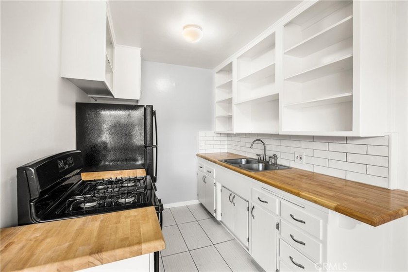 Welcome to coastal living in the heart of Long Beach! This - photo 12