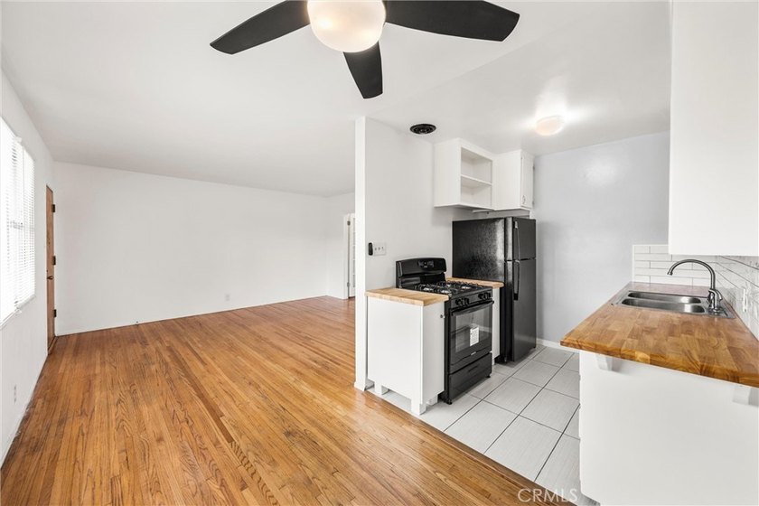 Welcome to coastal living in the heart of Long Beach! This - photo 15