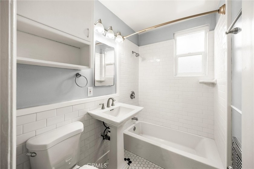Welcome to coastal living in the heart of Long Beach! This - photo 17