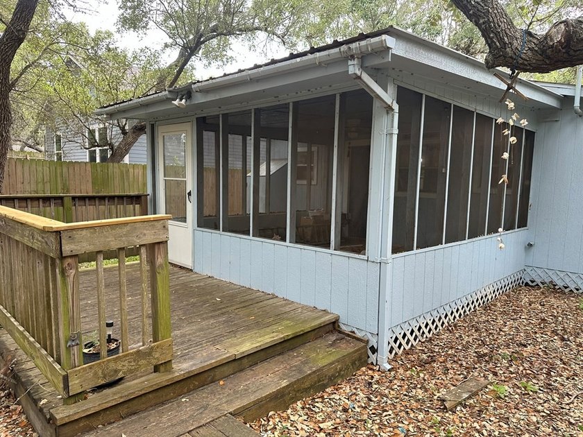 Hang up your fishing poles and settle into this charming coastal - photo 21