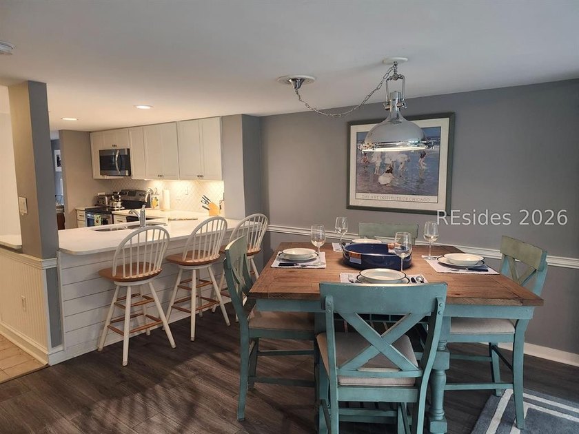 Beautiful 2-bedroom, 2.5-bath townhome located in the highly - photo 6
