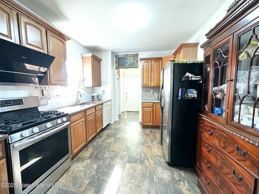 Welcome to this beautifully maintained Colonial nestled on a - photo 5