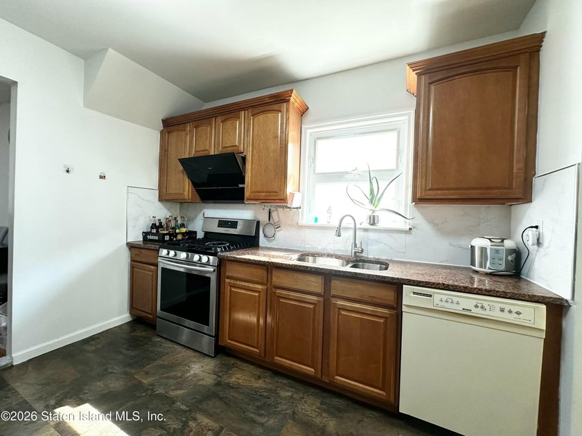 Welcome to this beautifully maintained Colonial nestled on a - photo 7