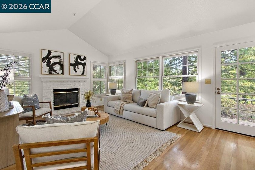 Rare Rossmoor property with a spacious backyard patio - photo 11
