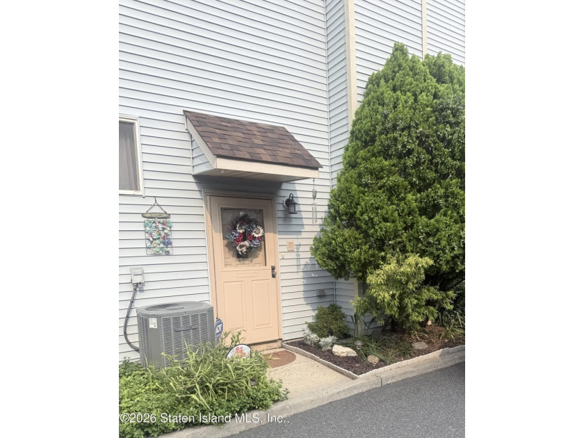 Welcome to 15 Phyllis Ct., a charming 1600 square foot, 3-story - photo 2