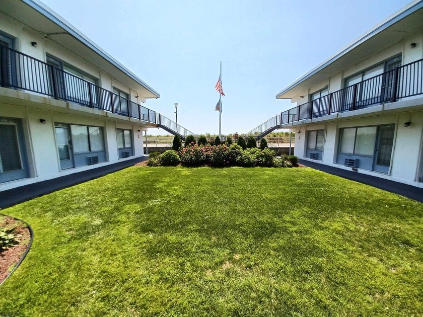 LOWEST CONDO FEE in AC! This ground floor beach block studio - photo 3