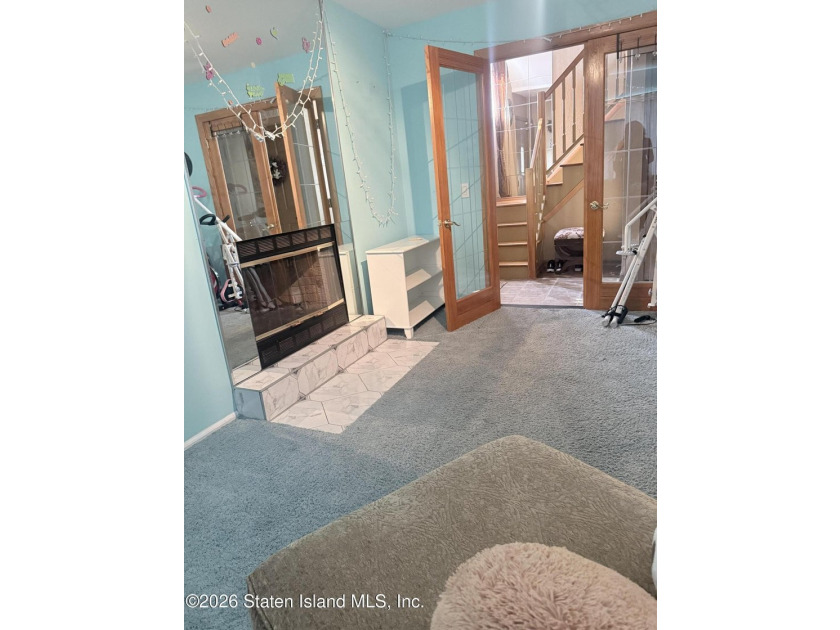 Welcome to 15 Phyllis Ct., a charming 1600 square foot, 3-story - photo 4