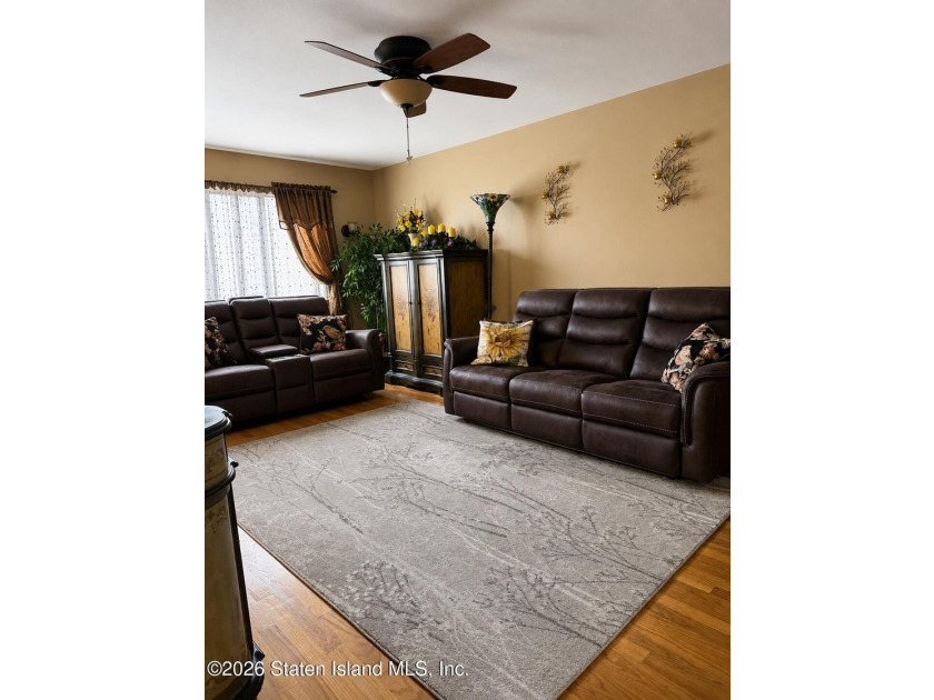 Welcome to 15 Phyllis Ct., a charming 1600 square foot, 3-story - photo 7