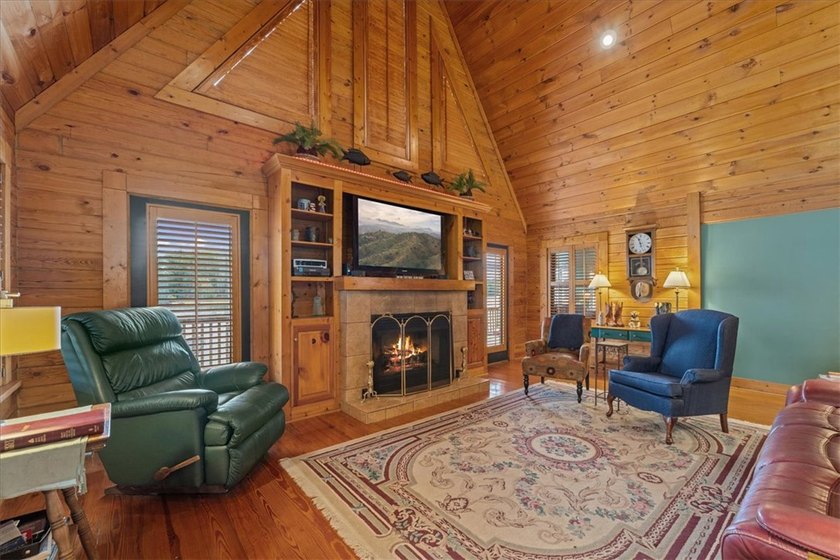 Discover an exceptional lakefront retreat on Lake Secession-a - photo 3