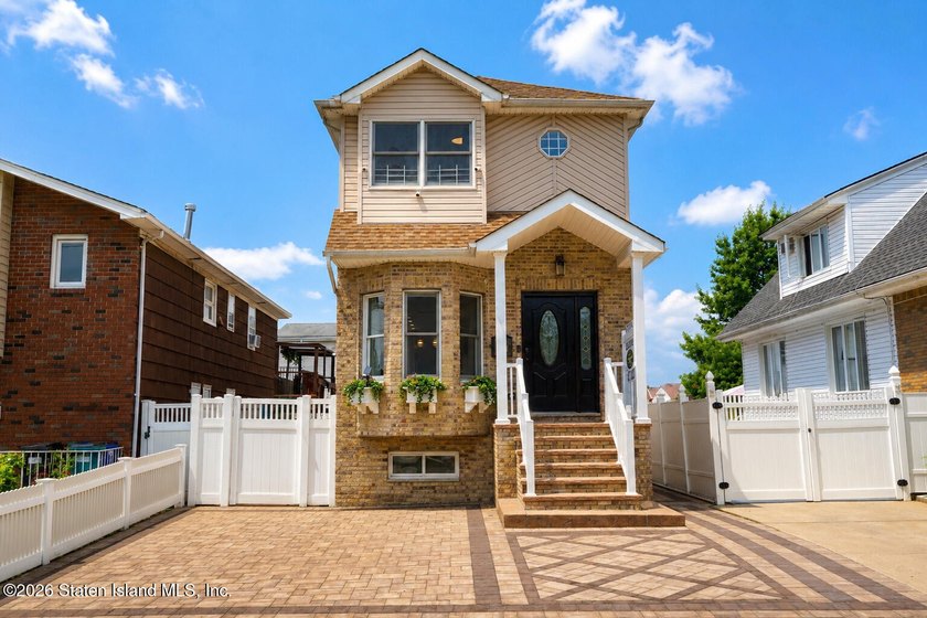 Welcome to 198 Willowbrook Road - an exceptional, beautifully - photo 2