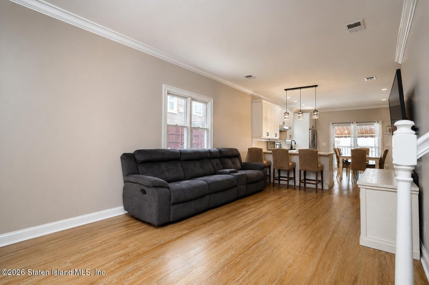 Welcome to 198 Willowbrook Road - an exceptional, beautifully - photo 7