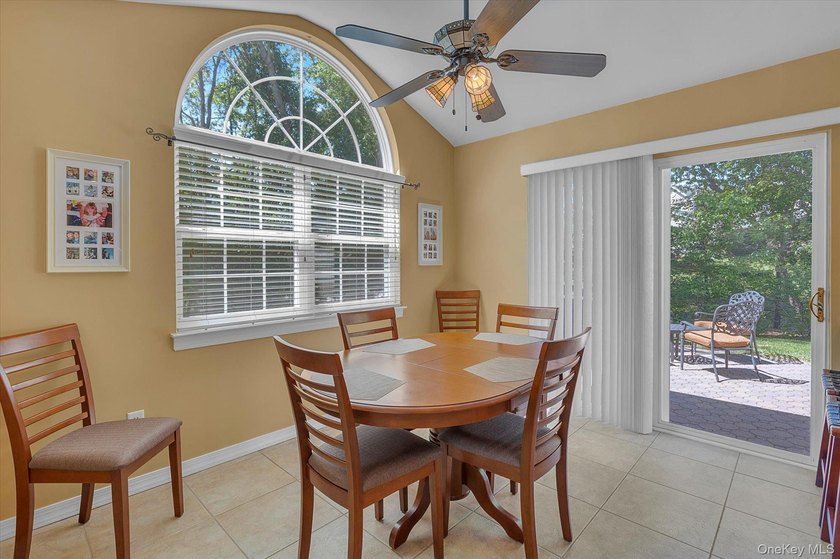 Welcome home to this highly sought-after, beautifully maintained - photo 5