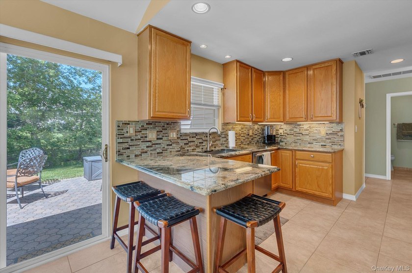 Welcome home to this highly sought-after, beautifully maintained - photo 7