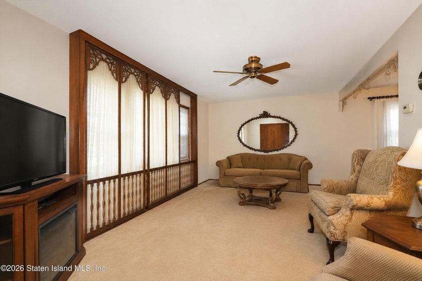 This Ranch home is situated in Westerleigh by manor Rd and - photo 4
