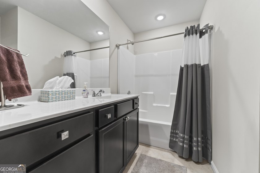Beautifully maintained and showing like new, this 5 bedroom, 3 - photo 12