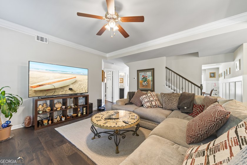 Beautifully maintained and showing like new, this 5 bedroom, 3 - photo 16