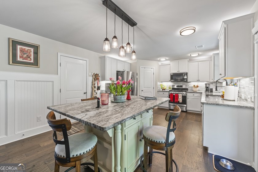 Beautifully maintained and showing like new, this 5 bedroom, 3 - photo 20