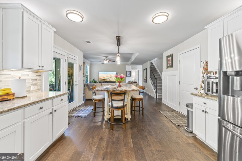 Beautifully maintained and showing like new, this 5 bedroom, 3 - photo 22