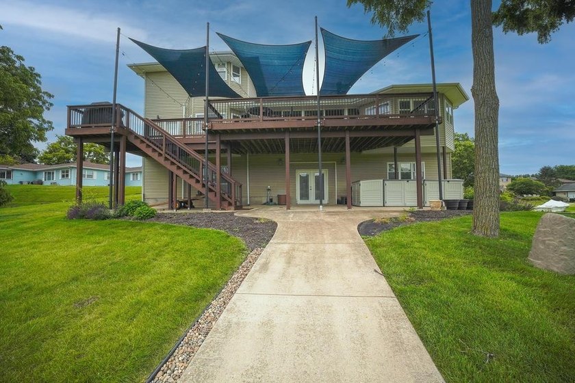 Stunning home on the Rock River! Custom built home on the Rock - photo 2