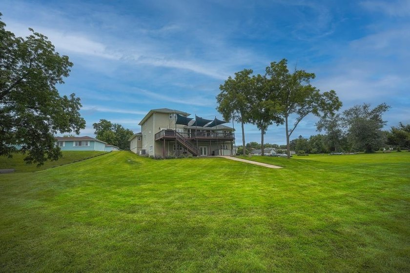 Stunning home on the Rock River! Custom built home on the Rock - photo 3