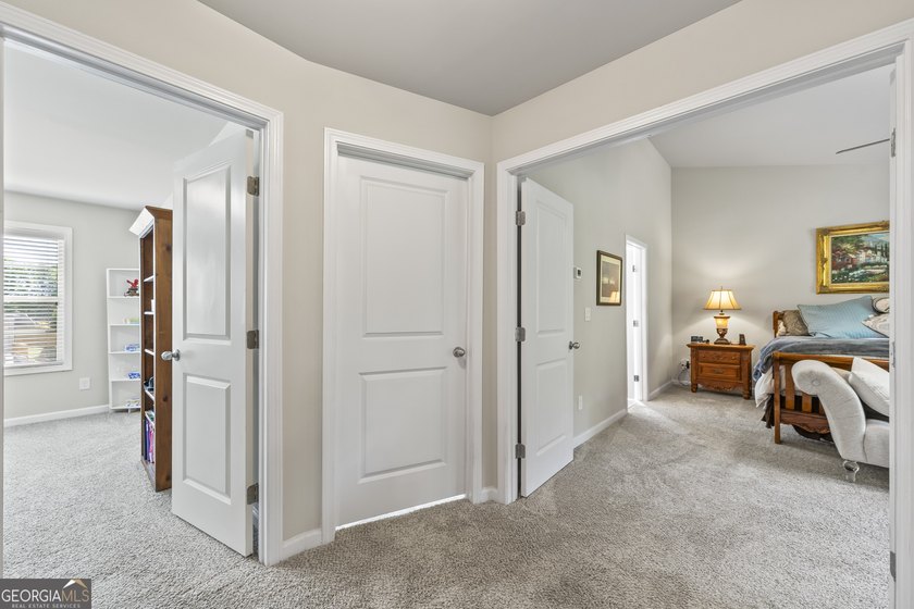 Beautifully maintained and showing like new, this 5 bedroom, 3 - photo 37