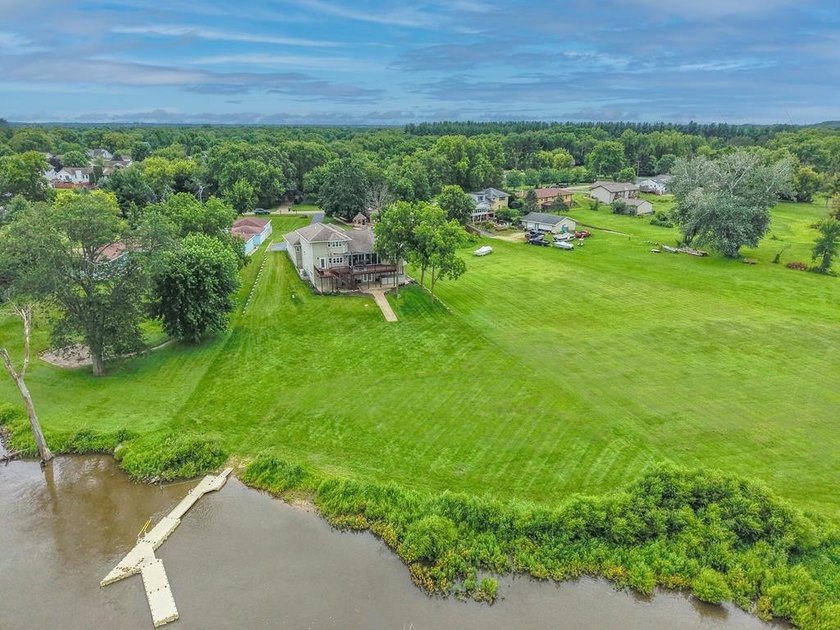 Stunning home on the Rock River! Custom built home on the Rock - photo 7