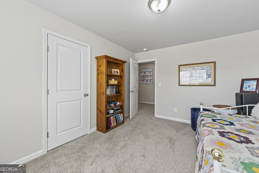 Beautifully maintained and showing like new, this 5 bedroom, 3 - photo 39