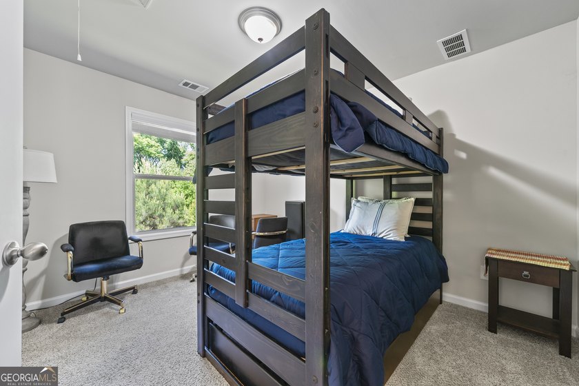 Beautifully maintained and showing like new, this 5 bedroom, 3 - photo 40