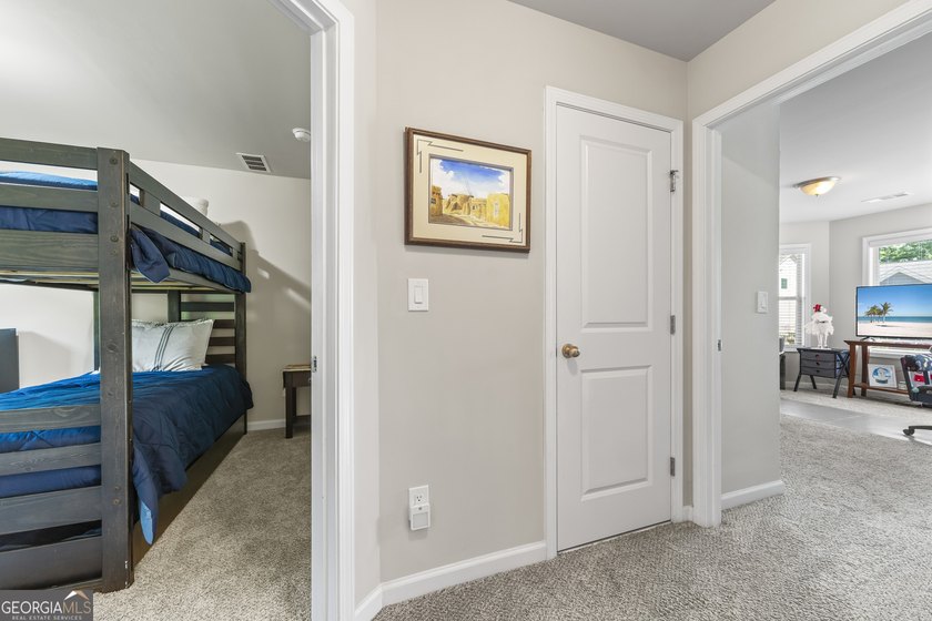 Beautifully maintained and showing like new, this 5 bedroom, 3 - photo 42