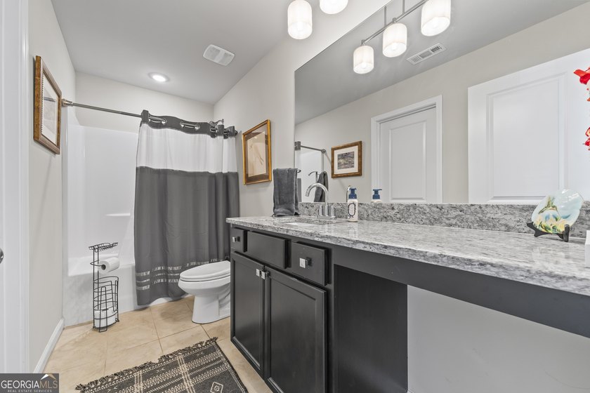 Beautifully maintained and showing like new, this 5 bedroom, 3 - photo 43